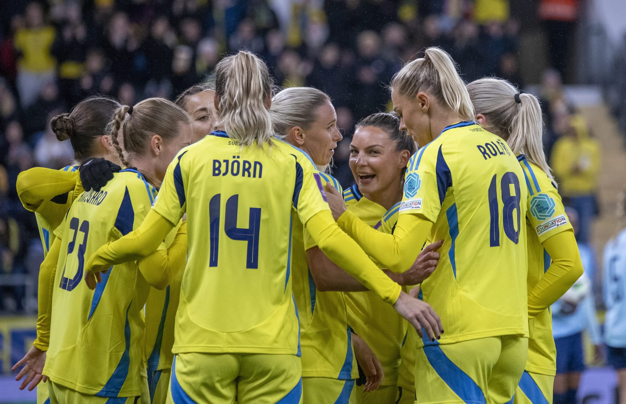 Fridolina Rolfö avgör för Sverige mot Italien i Nations League