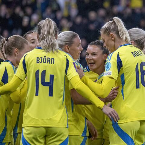 Fridolina Rolfö avgör för Sverige mot Italien i Nations League