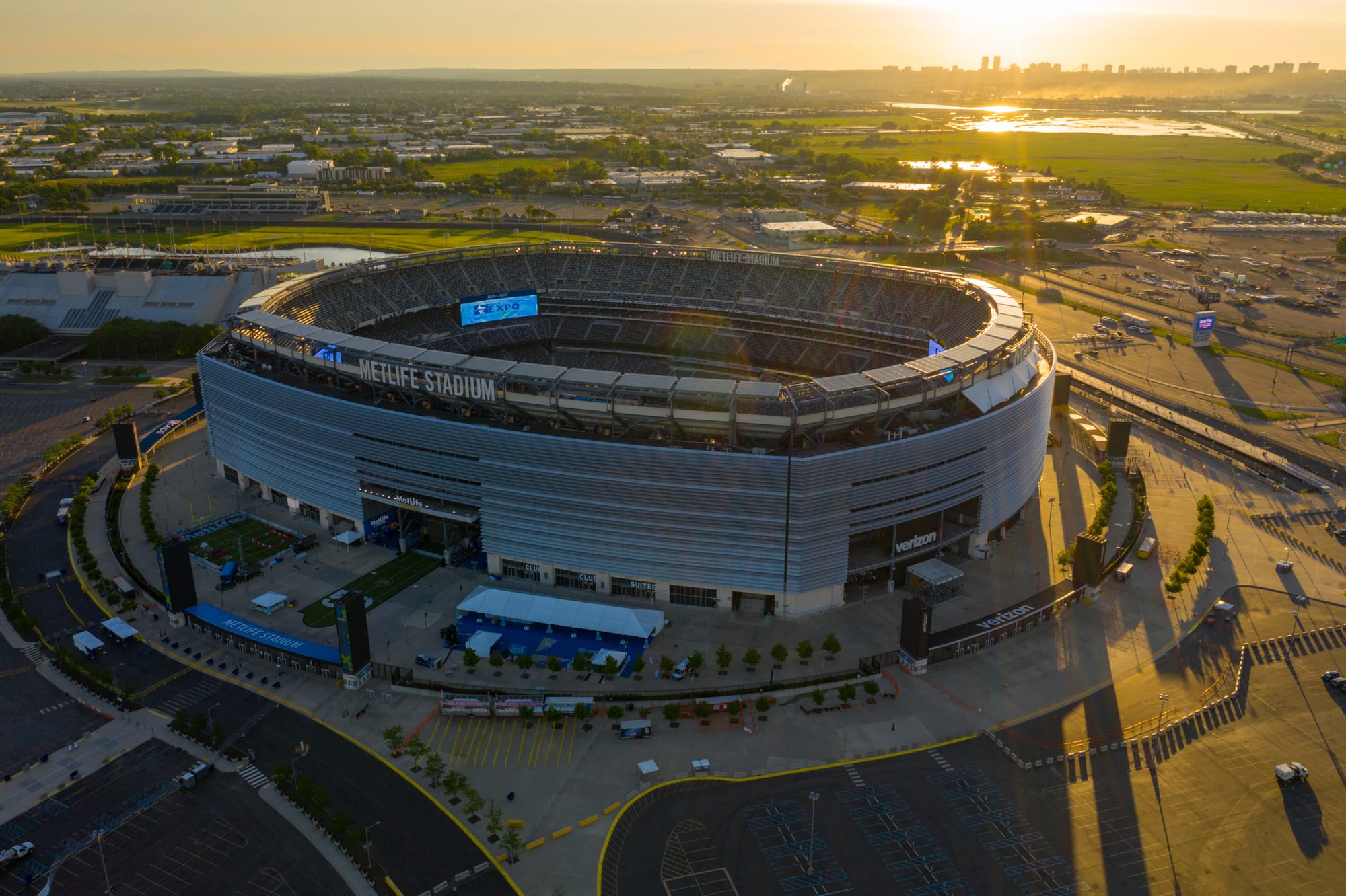 Soluppgång över finalarenan MetLife Stadium i New York/New Jersey