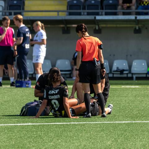 Häcken utklassade AIK – men oron kring Schröder överskuggade segern