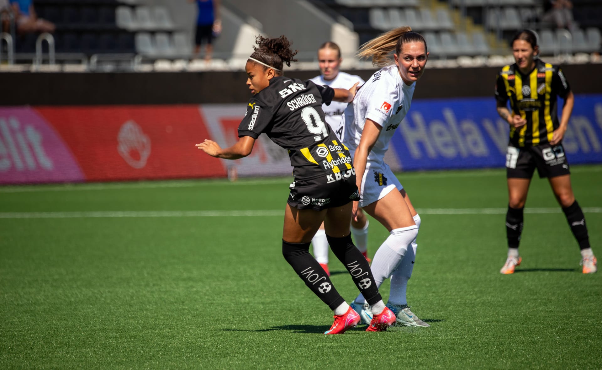 Felicia Schröder har skrivit på ett rekordkontrakt med BK Häcken.