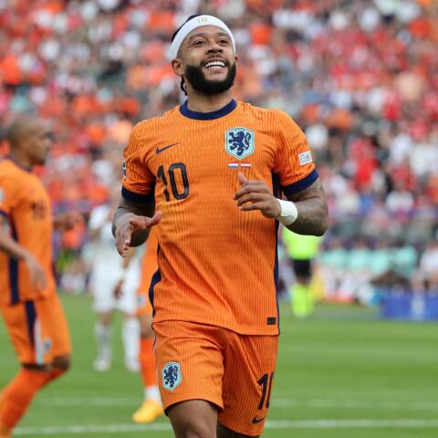 Memphis Depay stod för två av Nederländernas mål i storvinsten.
