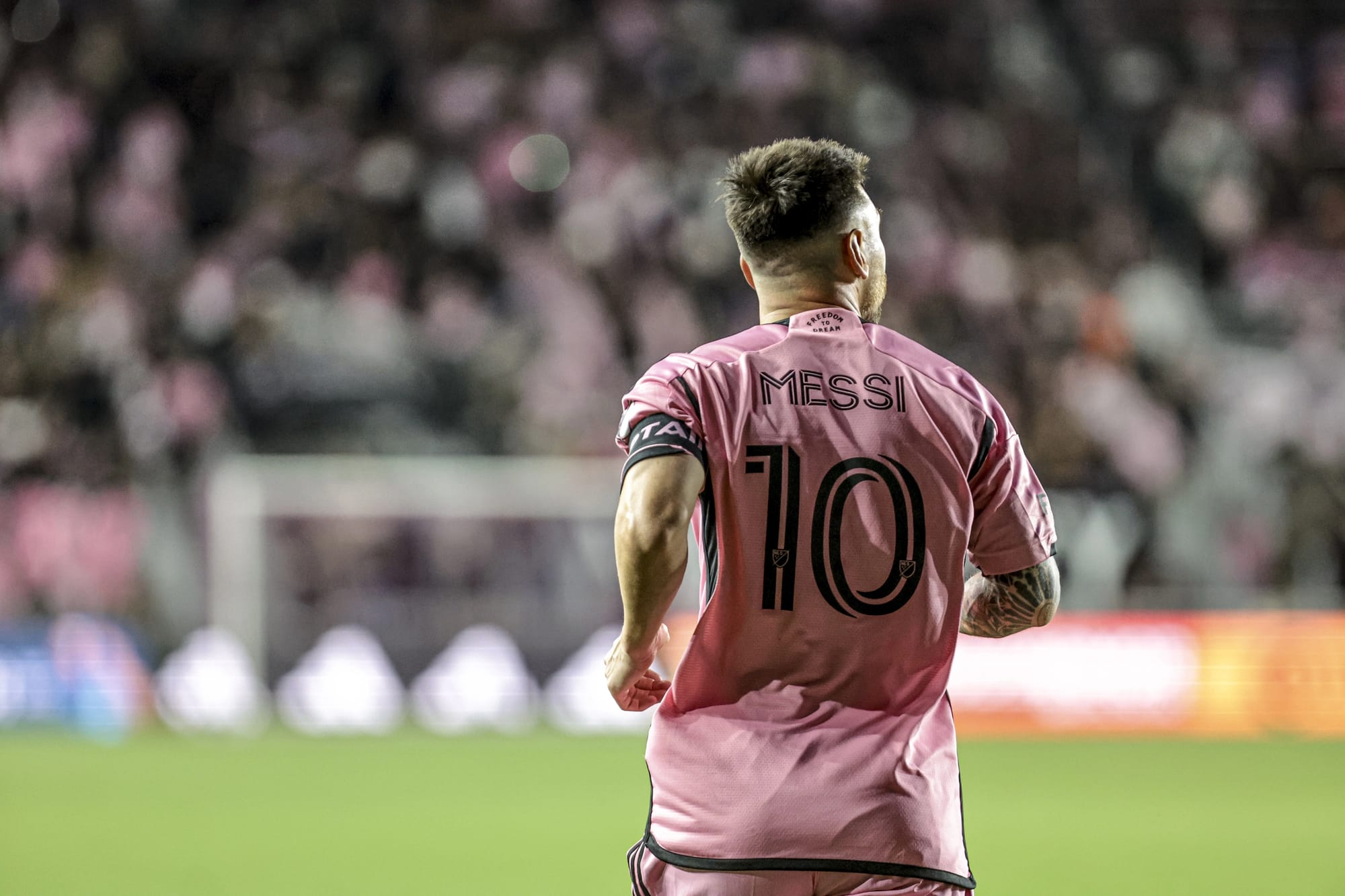 Messis hattrick fäller Columbus Crew på Chase Stadium