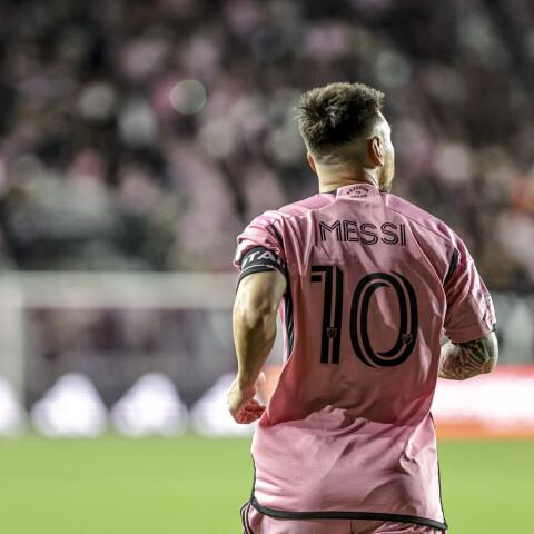 Messis hattrick fäller Columbus Crew på Chase Stadium