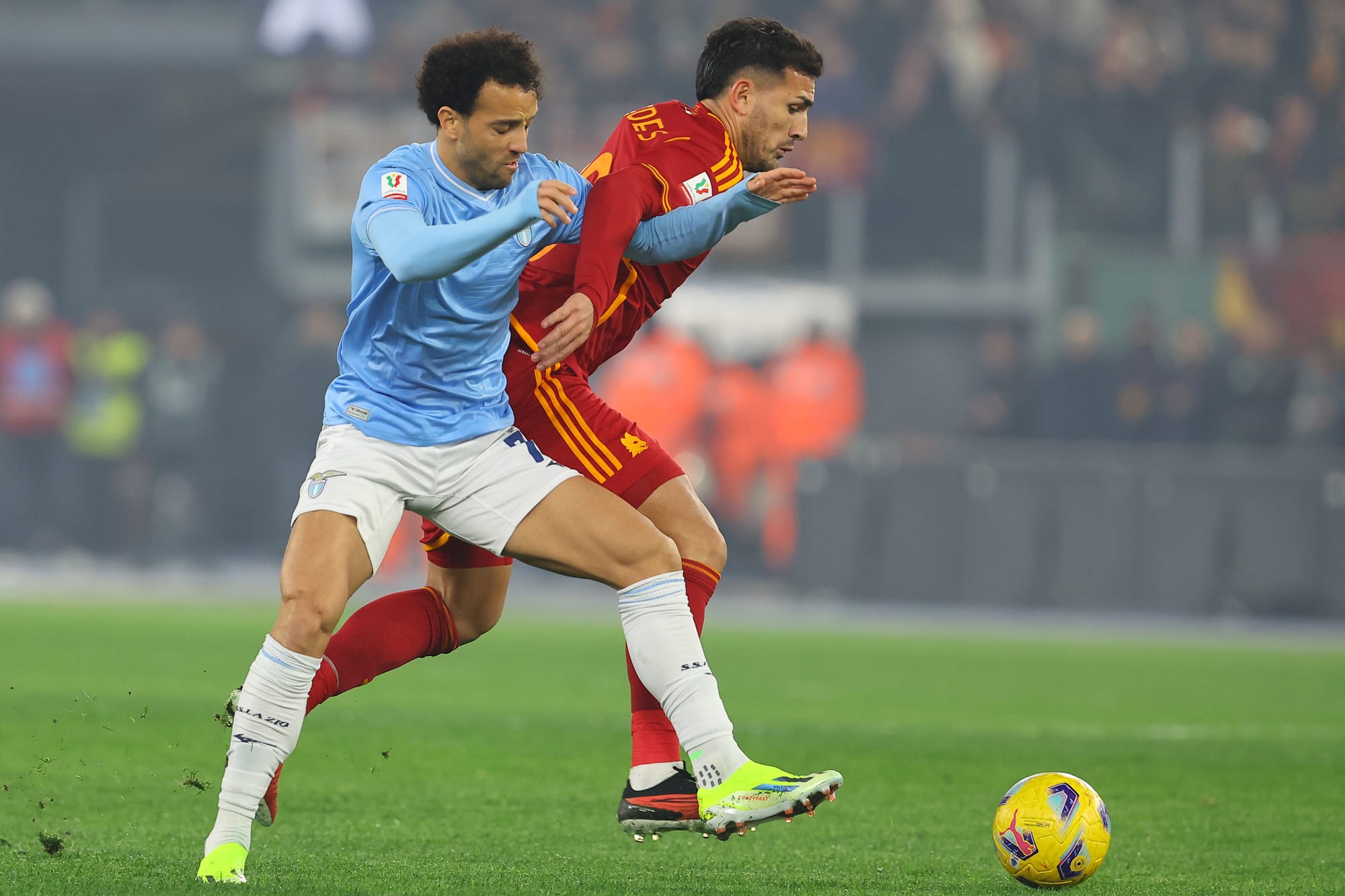 Roma mot Lazio i ett hett Romderby 2024.