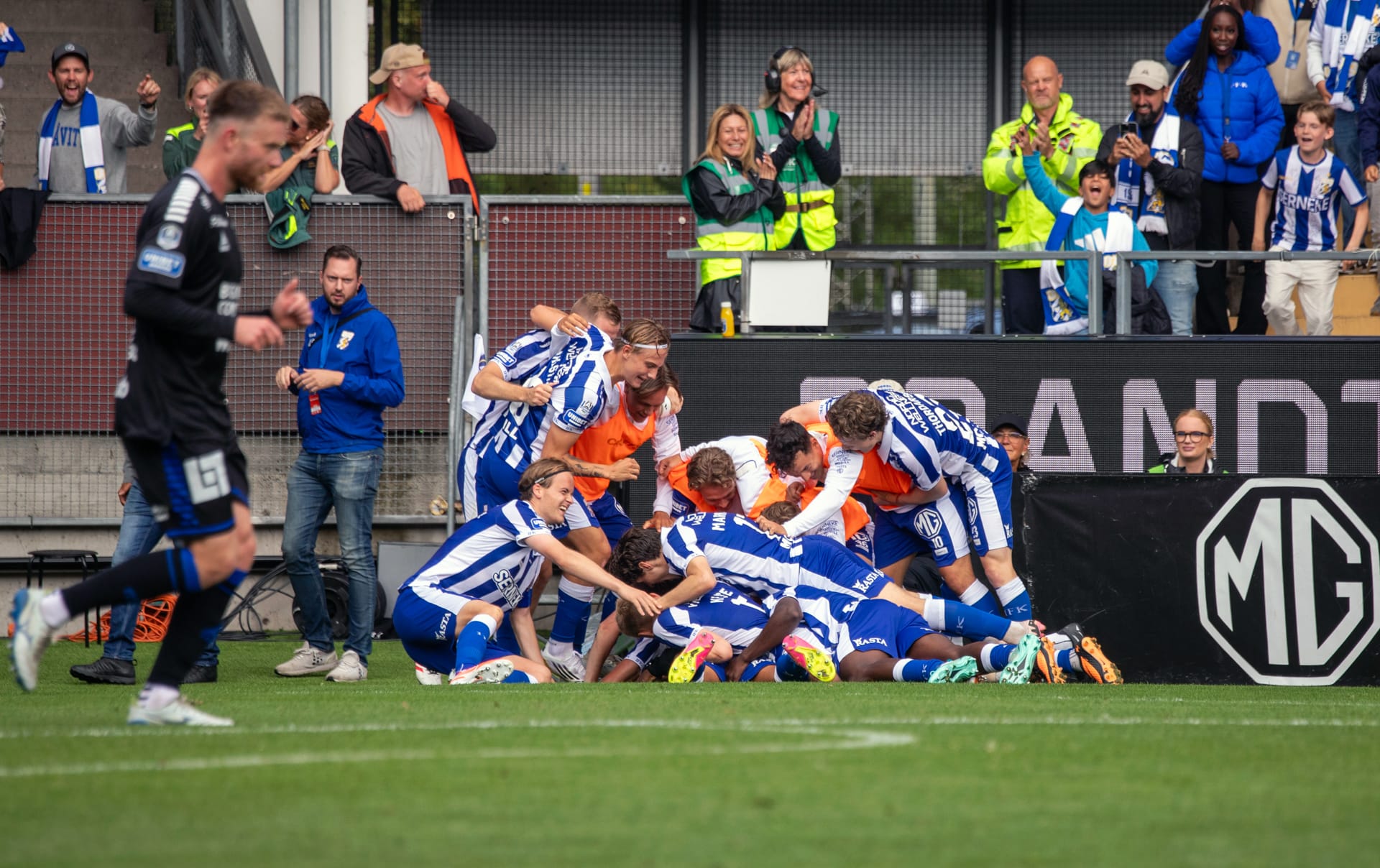 IFK Göteborgs spelare firar 2-1-målet.