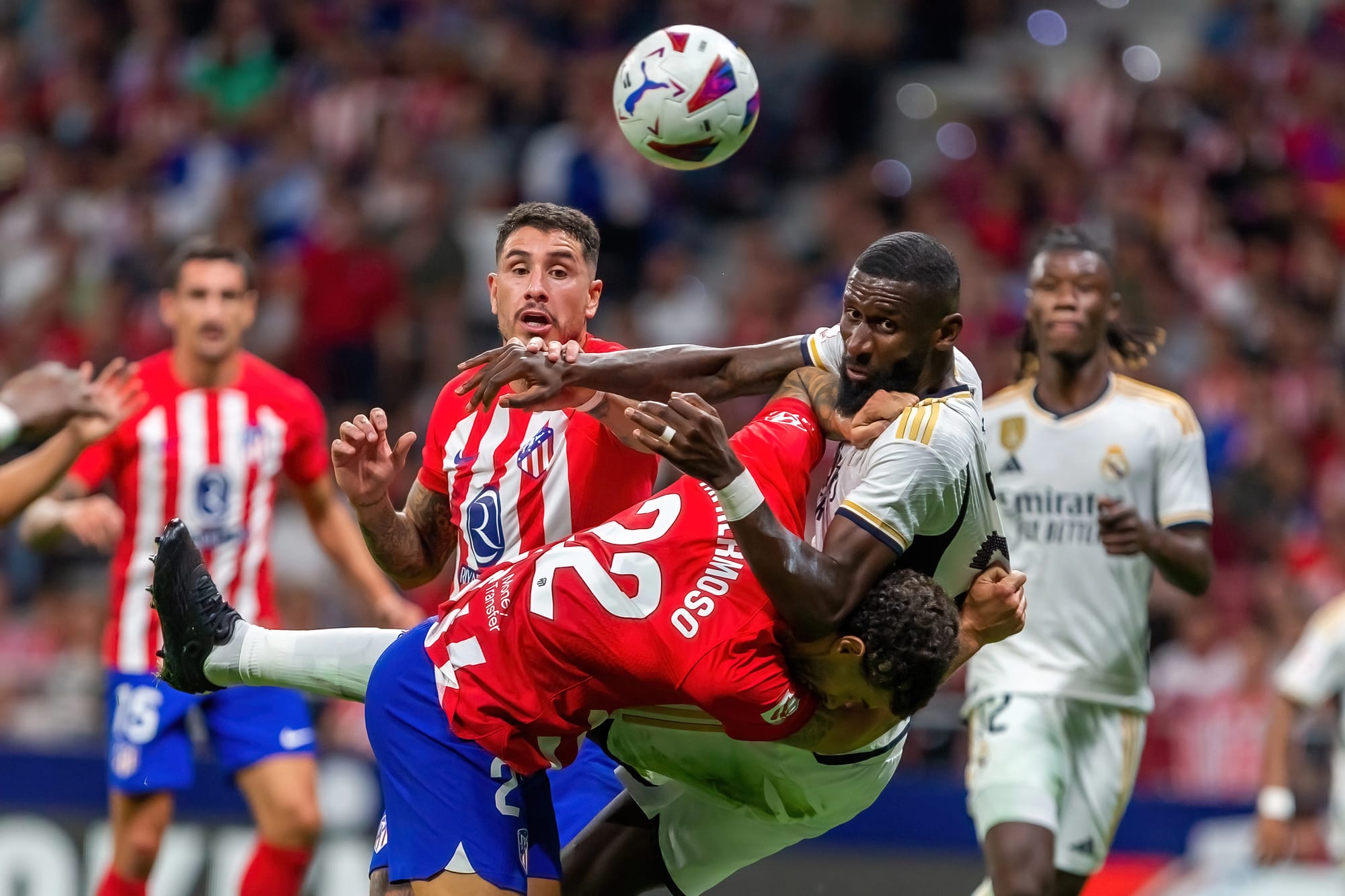 Ett hett Madrid-derby 2023 mellan Atlético Madrid och Real Madrid.