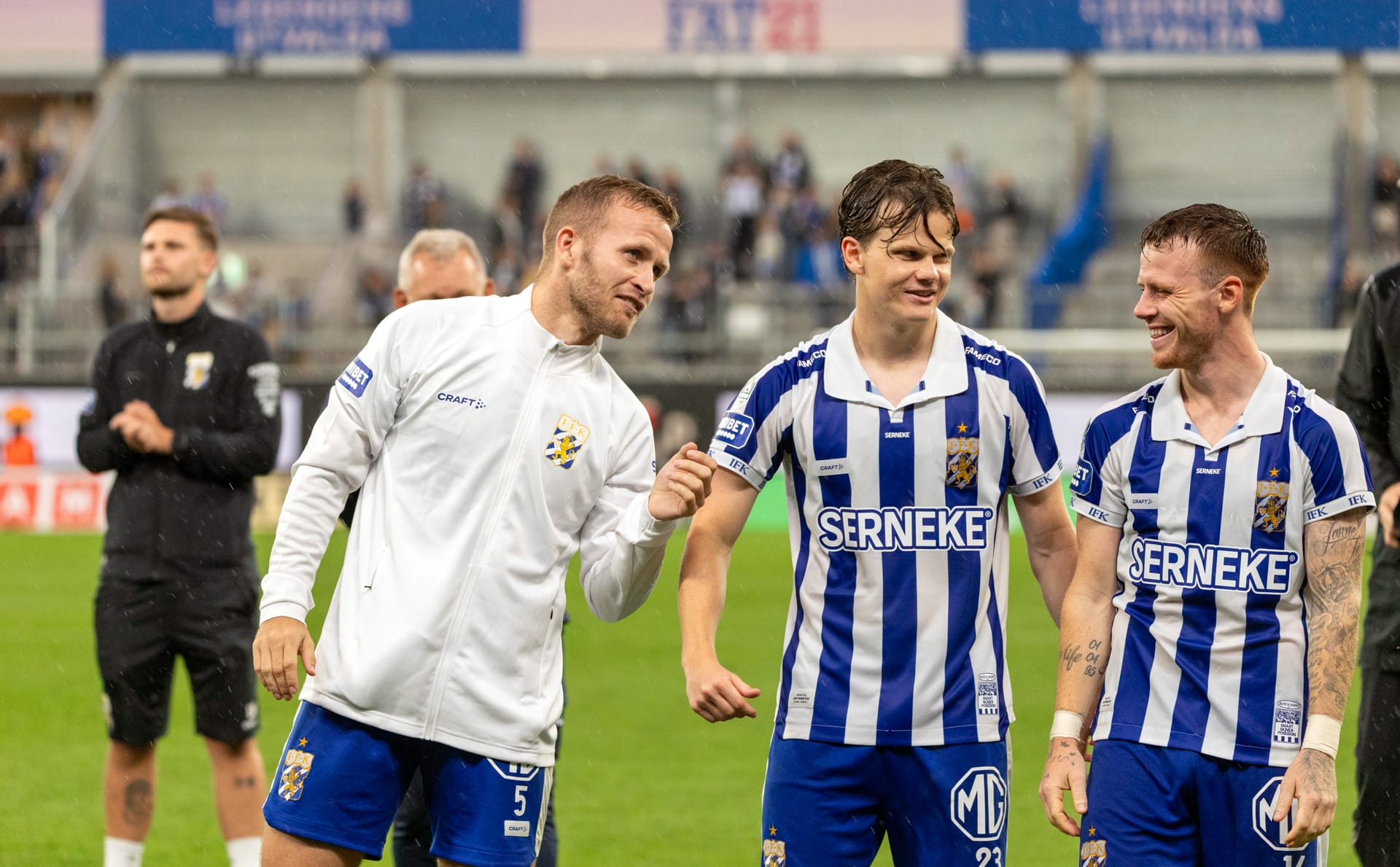 IFK Göteborg firar segern framför fansen