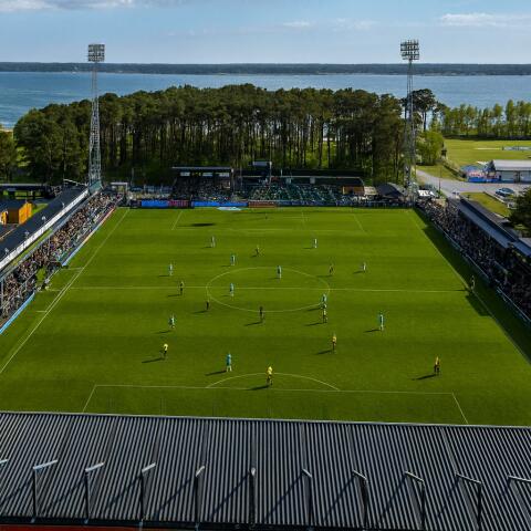 Mjällby AIF besegrar Halmstads BK med 1-0 på Strandvallen