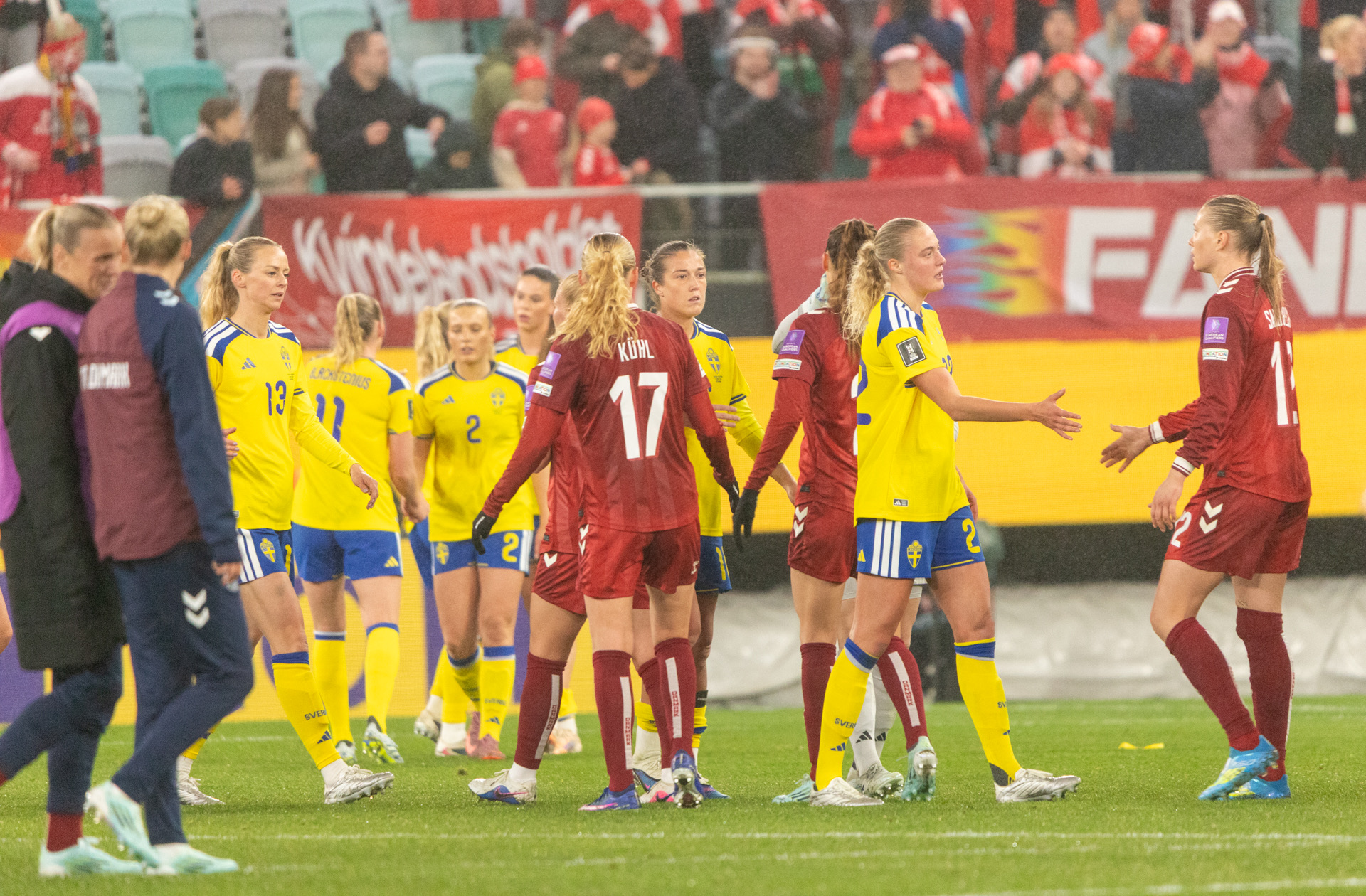 Danmark överlistar Sverige med sen seger på Gamla Ullevi