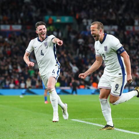 Declan Rice och Harry Kane firar ett mål i Nations League 2024.