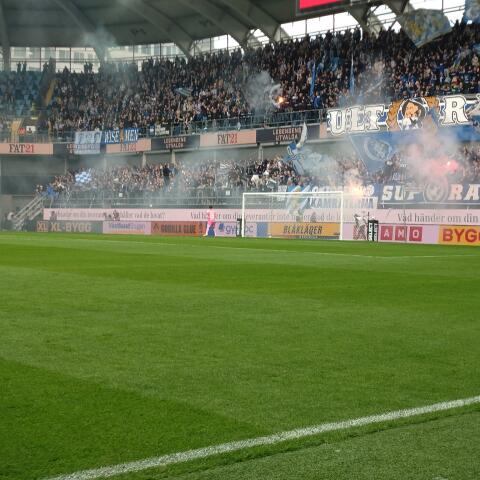 När IFK Göteborg och Örgryte möttes den 18 maj fick matchen avbrytas efter en brand på läktaren.