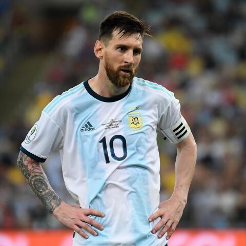 Lionel Messi slutar i landslaget